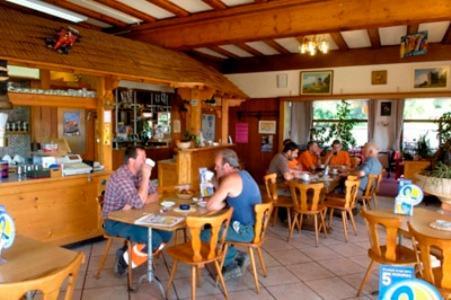 Hotel-Buffet De La Gare Chateau-d'Oex Exterior photo